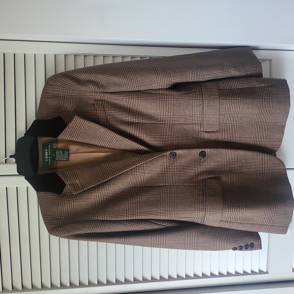 Ralph Lauren Blazer w/ Burgundy Velvet Lapel. Size 4